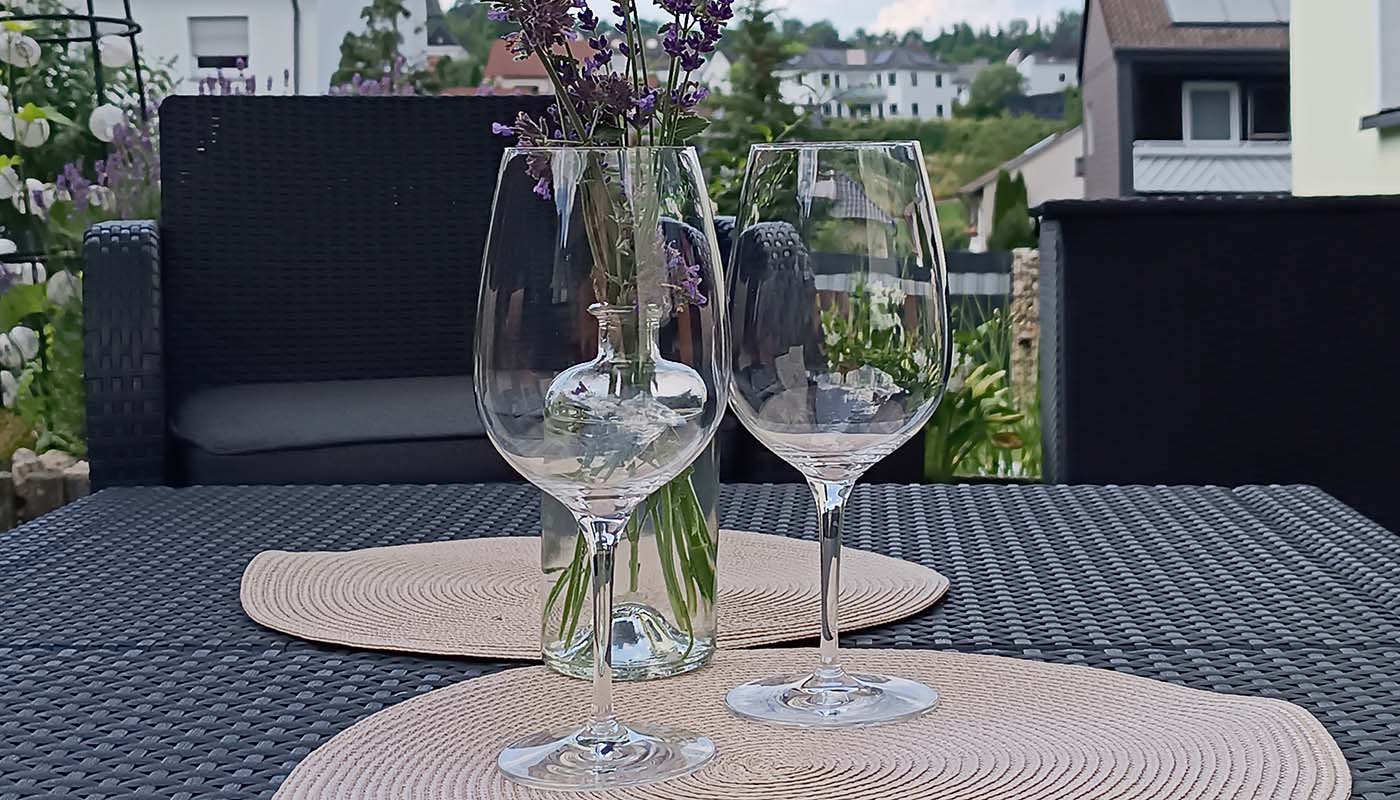 Schlafzimmer mit Schreibtisch der Ferienwohnung von Familie Kremer aus Sundern im Sauerland